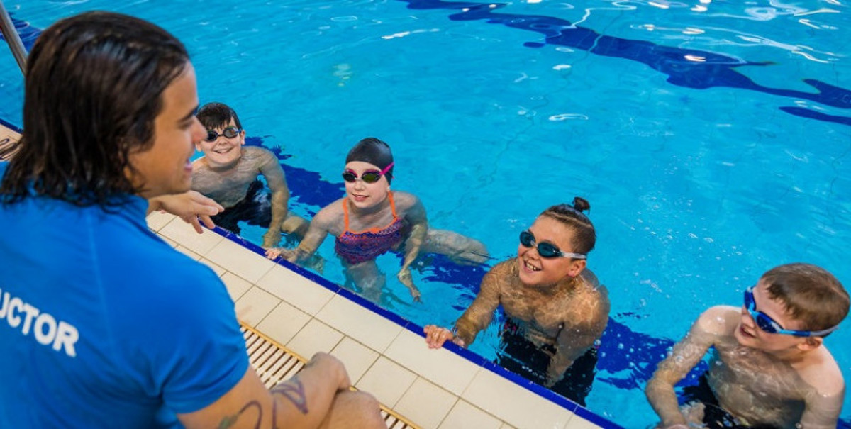 Kids learning to swim with Swimsmart