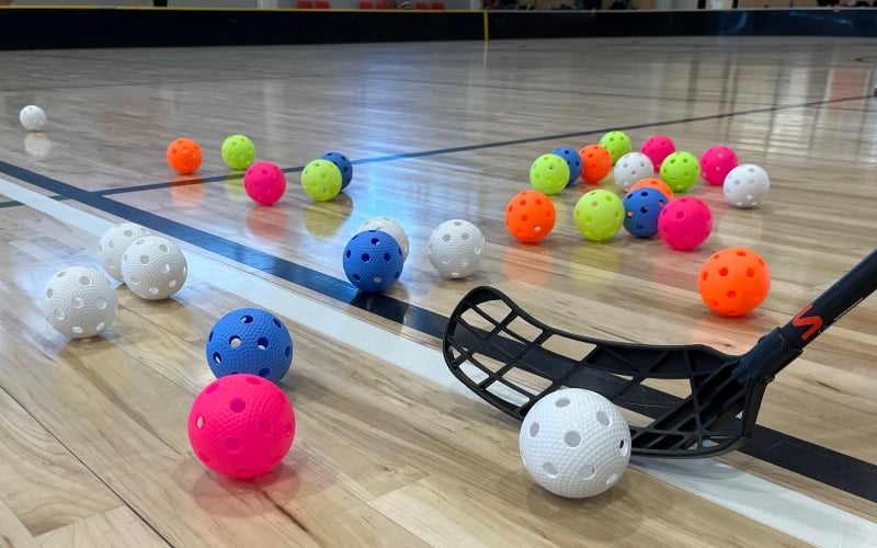 Multicolourballsandstick 800X500